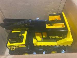lot 31666 image: TONKA TOY CONSTRUCTION TRUCK