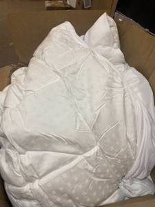 lot 31708 image: WHITE MATTRESS TOPPER PADDED SHEET