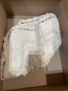 lot 31720 image: WHITE SMALL BATHROOMKITCHEN RUG