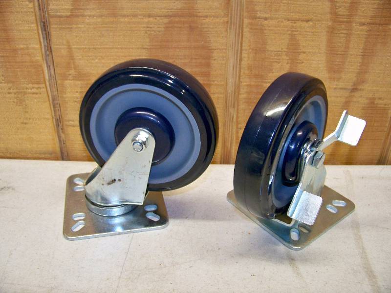 lot 532 image: 6 Casters