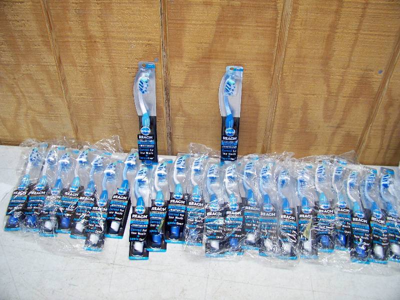 lot 574 image: 24 Reach Complete Care Curved  Whitening Toothbrushes
