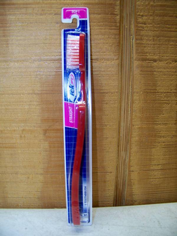 lot 582 image: 72 TEK Pro Straight Soft Toothbrushes