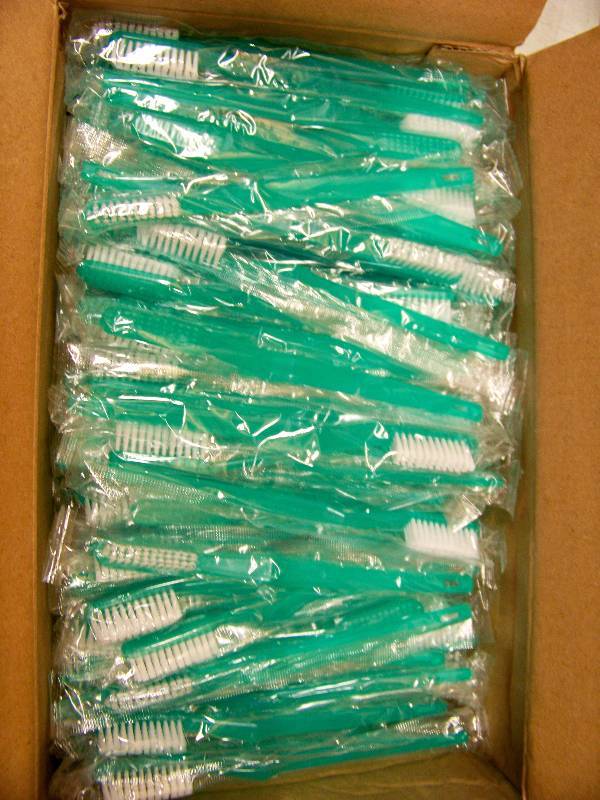lot 583 image: 144 Dawn Mist Toothbrushes