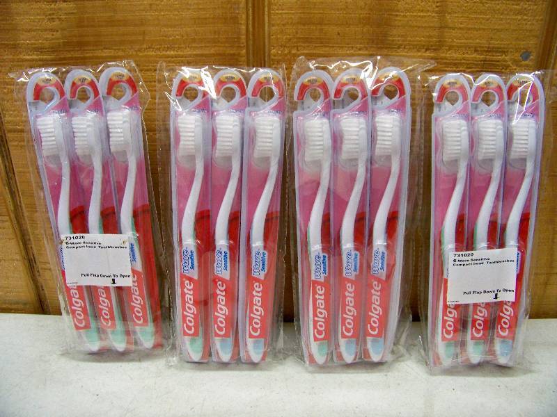 lot 573 image: 24 Colgate Wave Sensitive Toothbrushes