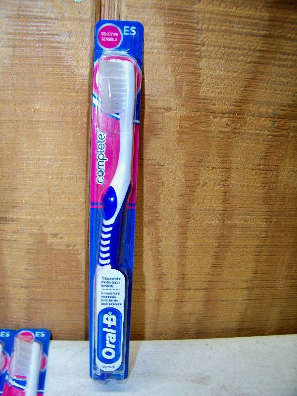 24 Oral B Complete ES Sensitive Toothbrushes Belton All Star Merchandise and Goods Sale