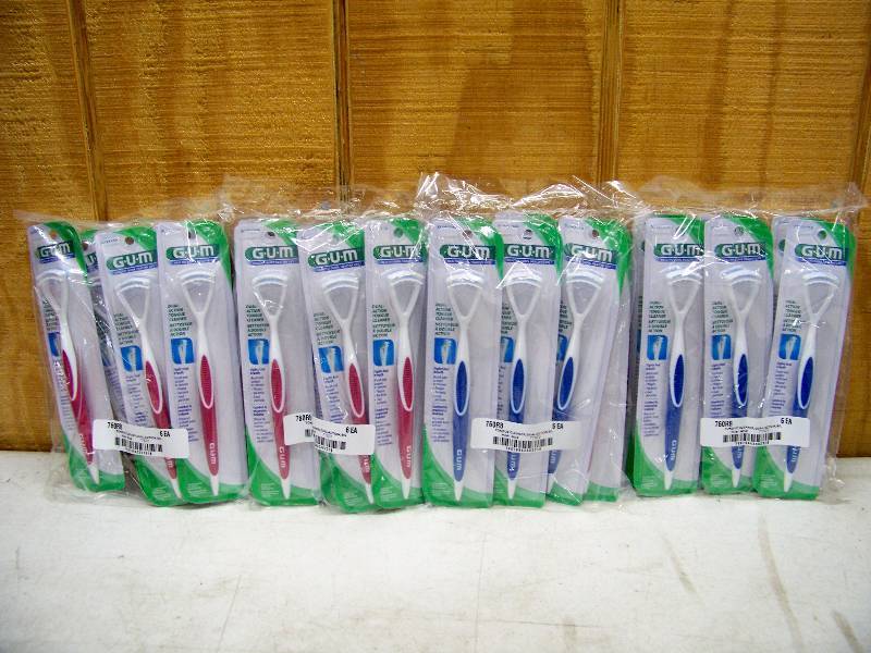 lot 589 image: 24 Gum Dual-Action Tongue Cleaners