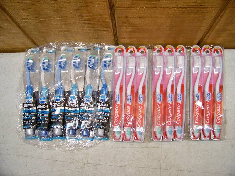lot 591 image: 24 Toothbrushes