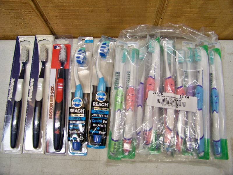 lot 592 image: 17 Toothbrushes