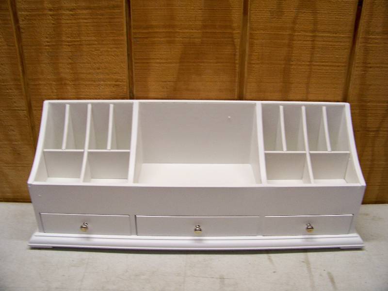 lot 613 image: Richards Deluxe Organizer Storage Chest
