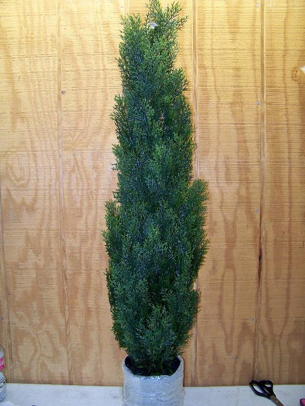 lot 644 image: Artifical Tree