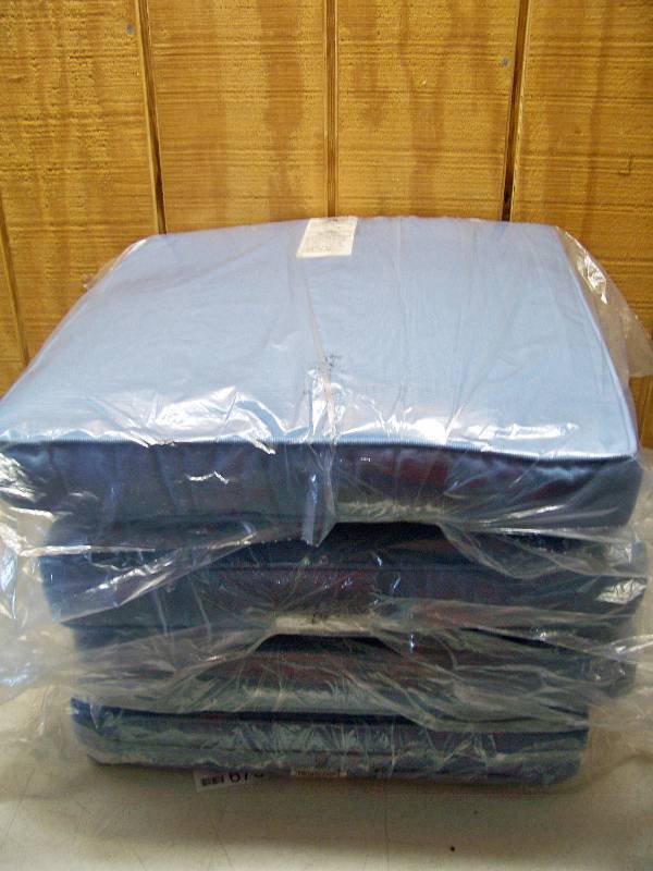 lot 673 image: 4 Frontgate Chair Cushions - Outdoor