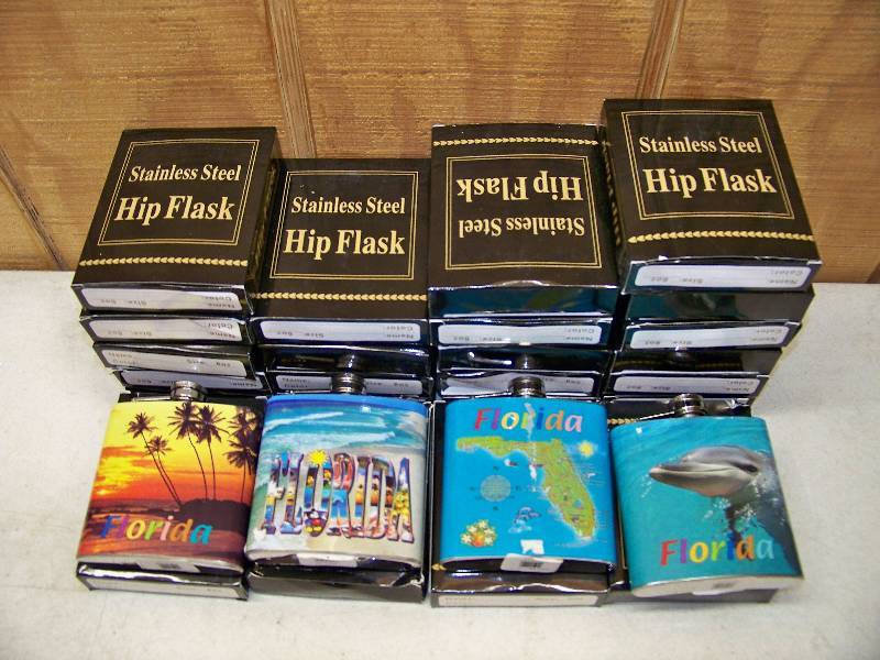 lot 686 image: 24 Flasks