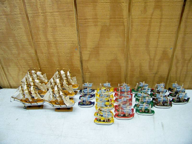 lot 687 image: Tiny ShipBoat Wooden