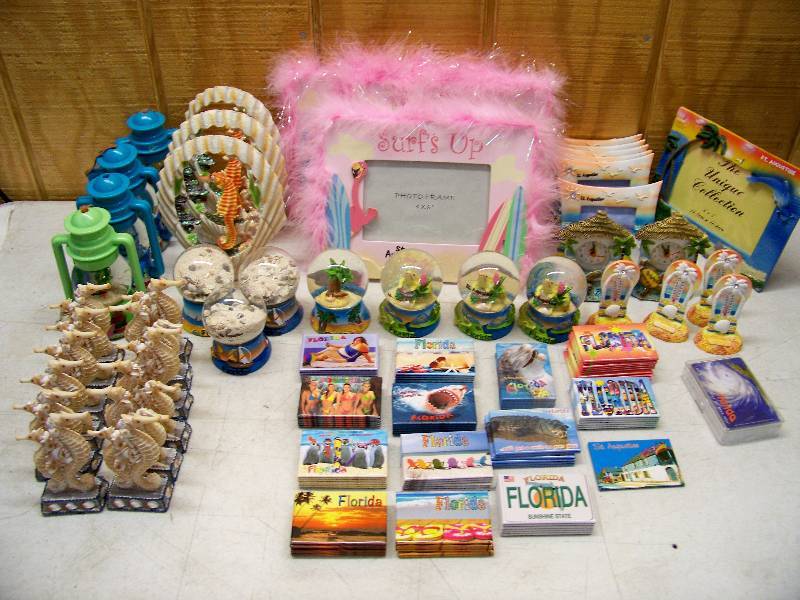 lot 696 image: 126 Trinkets, Snowglobes, Magnets and Frames