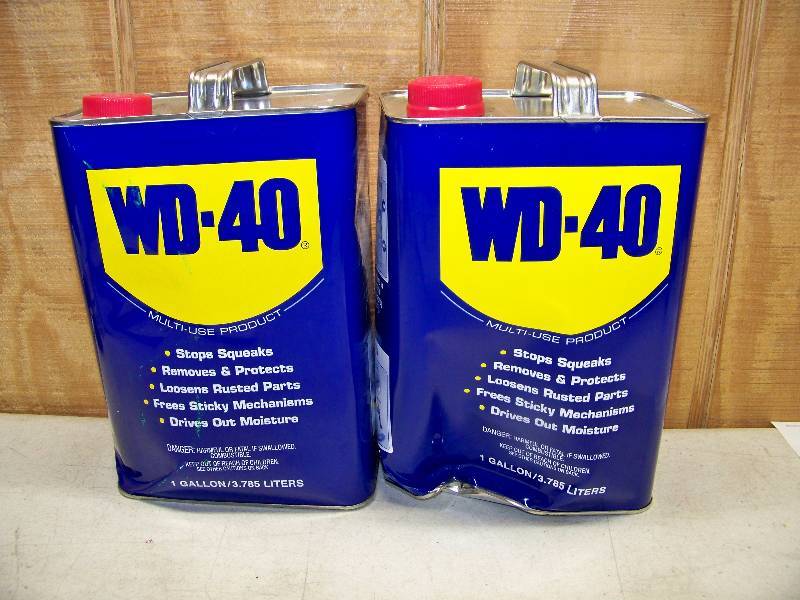 lot 725 image: 2 Gallons WD-40