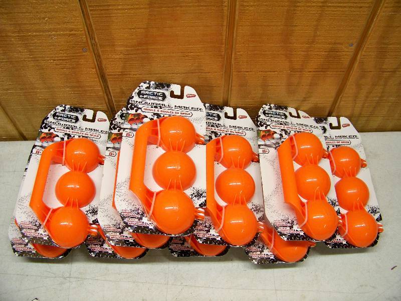 lot 740 image: 10 Wham-O Archit O-Force Snowball Makers