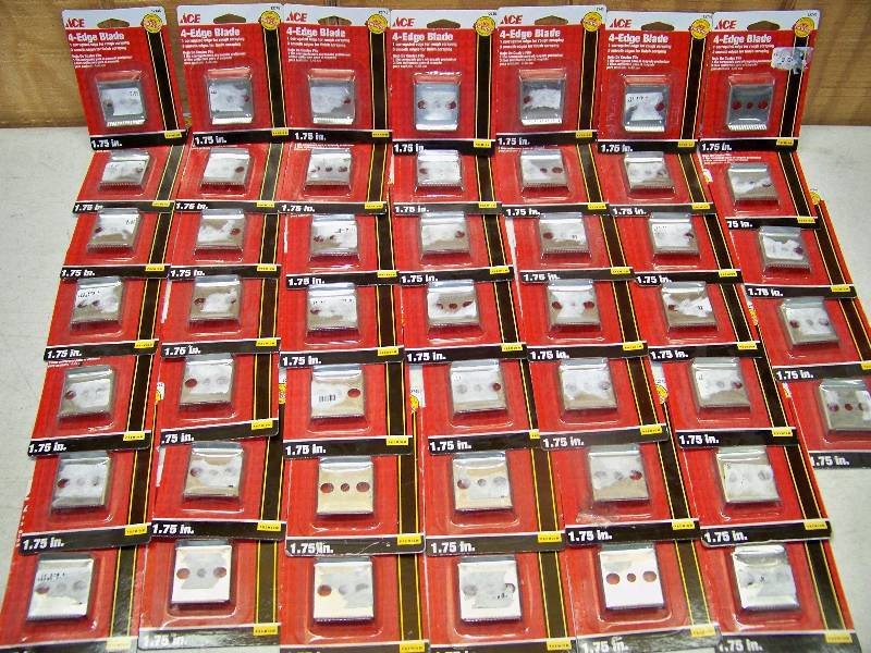 lot 743 image: 47 Ace 4-Edge Blades