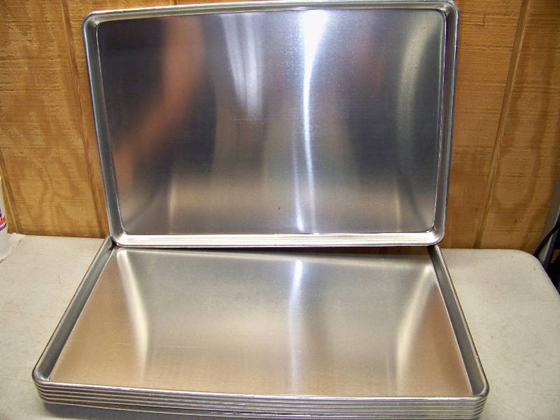 lot 784 image: 6 Vollrath Wear-Ever Full Size Aluminum Sheet Pans