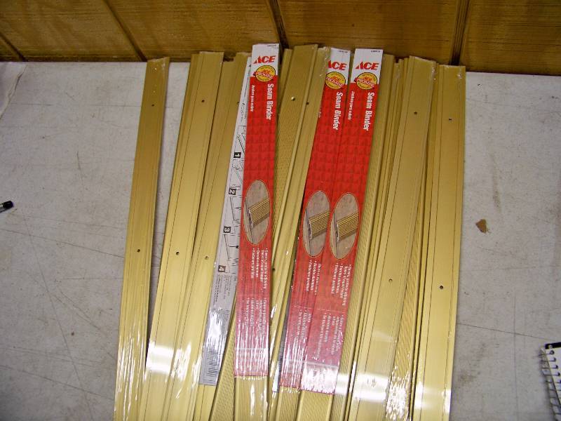 lot 808 image: 30 Ace Seam Binders