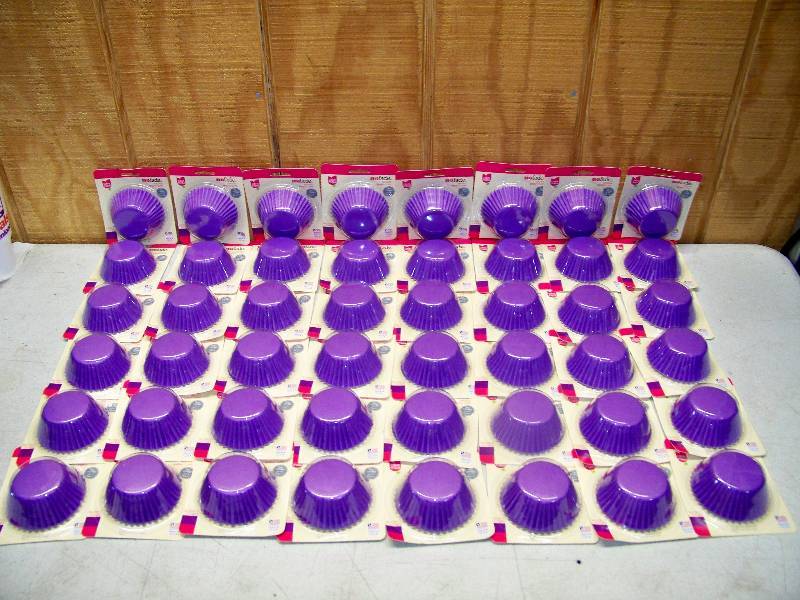 lot 835 image: 48 Packages of 24 Cake Mates Brights No Fade Baking Cups