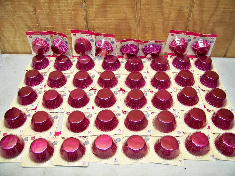 lot 839 image: 48 Packages of 24 Cake Mates Brights No Fade Baking Cups