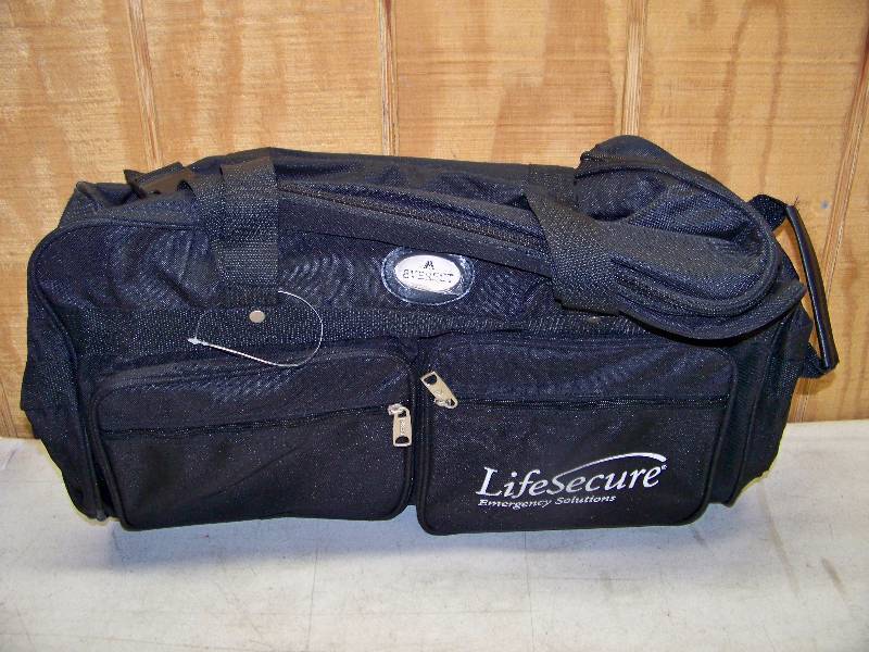 lot 861 image: Everest Wheeled Duffel Bag