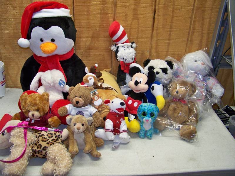 lot 870 image: 16 New Stuffed Toys