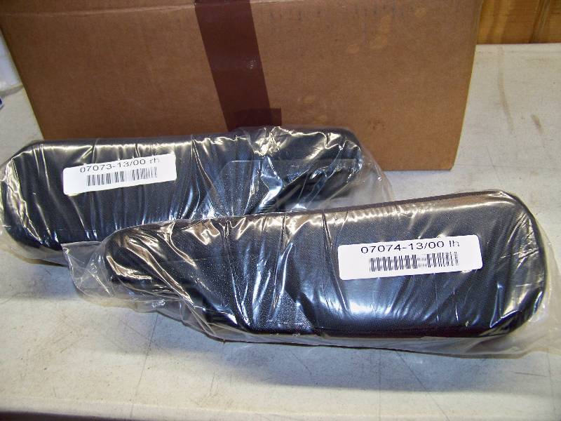lot 885 image: 4 Sets of Armrests for Isri 6860 875NTS Semi Seat
