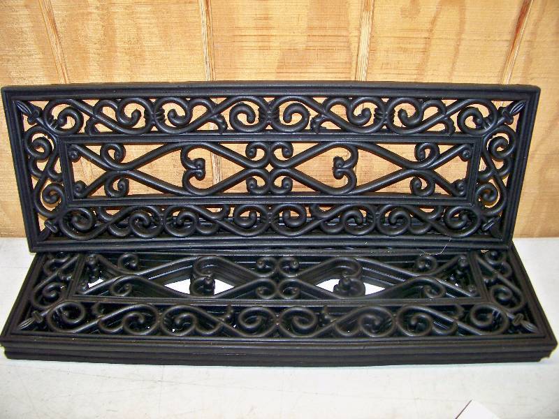 lot 899 image: Set of 4 Rubber Stair Treads