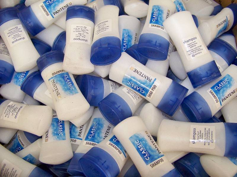 lot 921 image: 300 Bottles Pantene Classic Care Shampoo