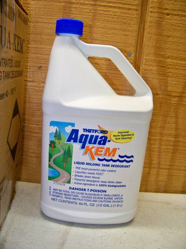lot 946 image: 6 Bottles Thetford Aqua-Kem Liquid Holding Tank Deoderant