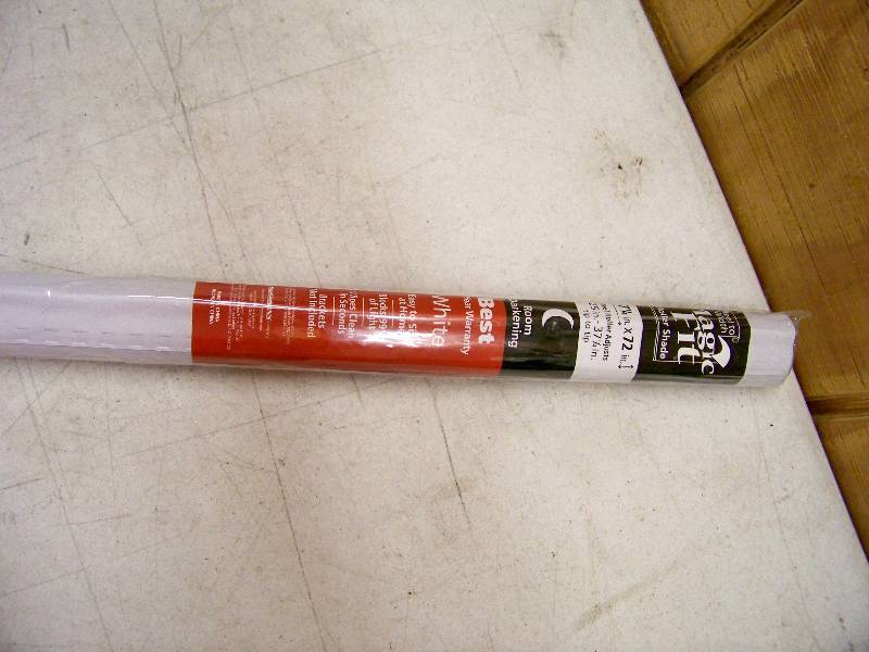 lot 959 image: 12 Levolor Magic Fit Room Darkening Shades
