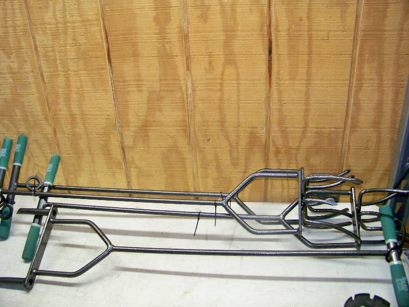lot 961 image: 4 Yard Butler Lawn Tools