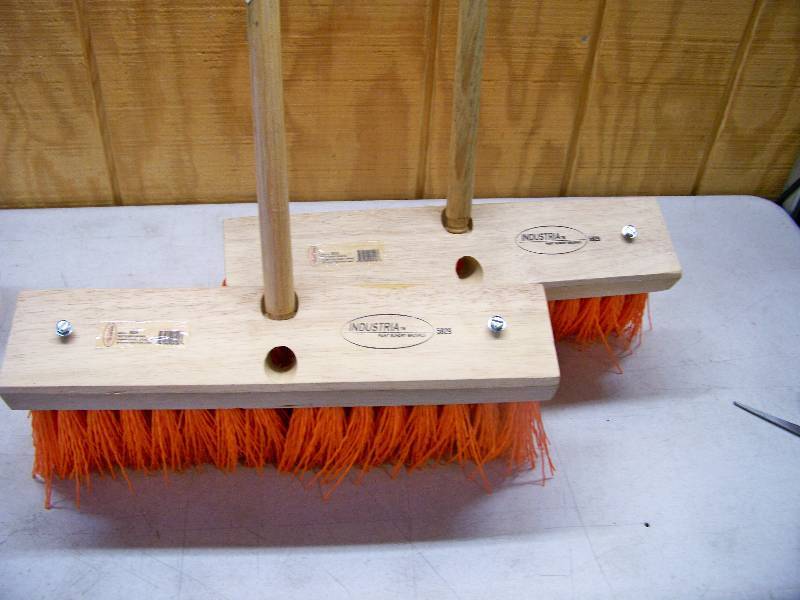 lot 968 image: 2 Industria Brooms