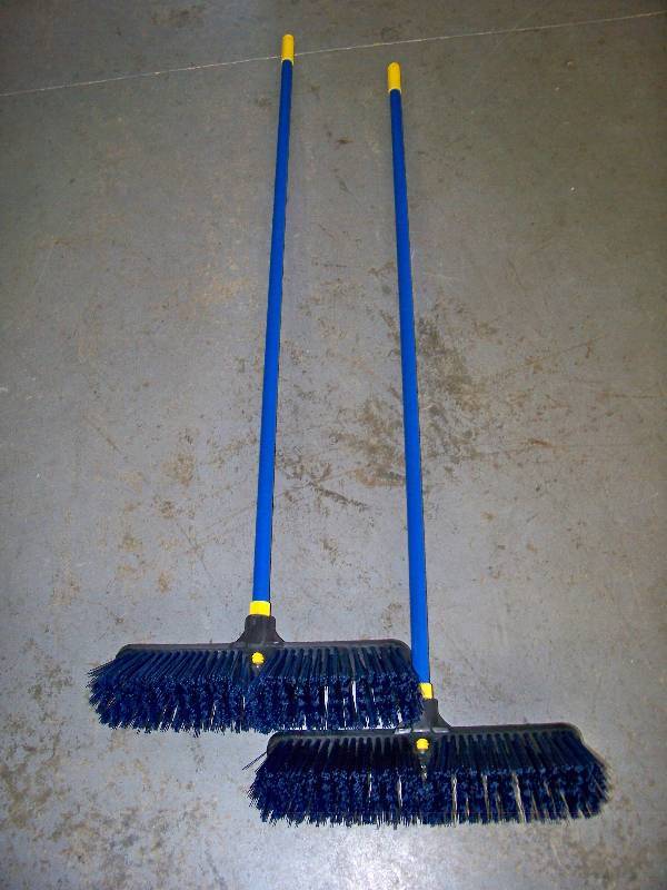 lot 969 image: 2 Push Brooms
