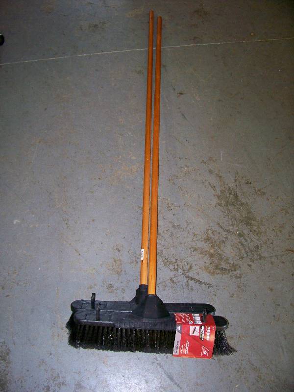 lot 970 image: 2 Push Brooms