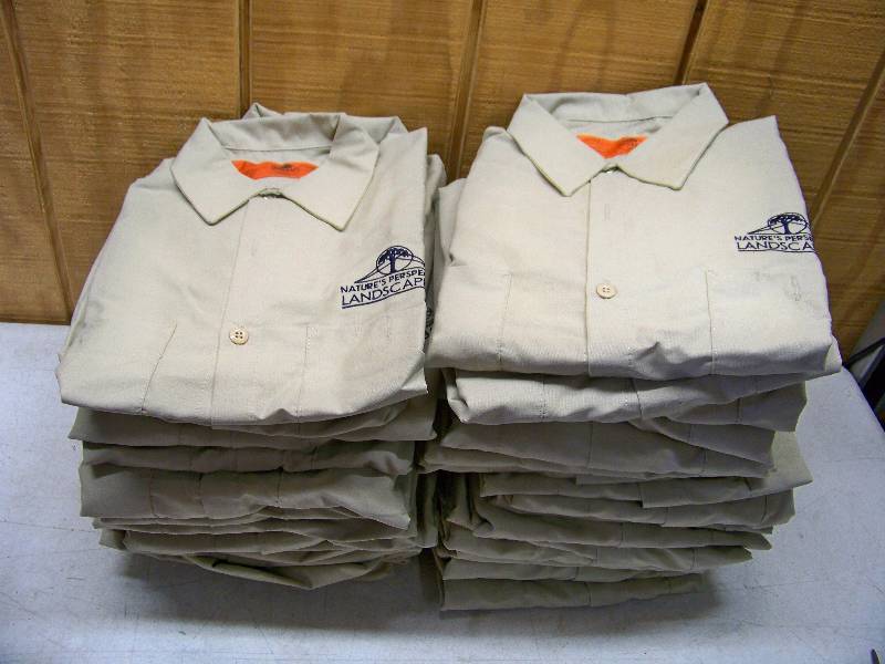 lot 988 image: 32 Red Kap Work Shirts