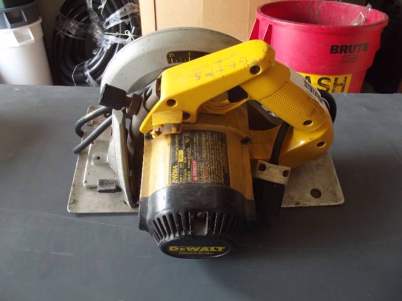 DeWalt DW364 Circular Saw End 0f the Summer Blowout! EquipBid