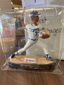 lot 2 image: Bret Saberhagen Royals figurine