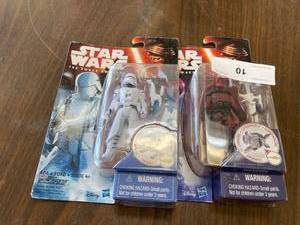 lot 10 image: Star Wars the force awakens action figurines