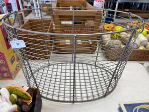 lot 22 image: Large metal basket