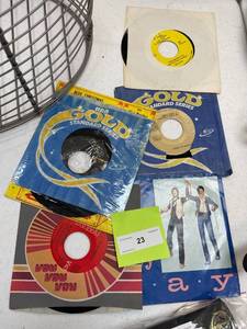 lot 23 image: Miscellaneous RCA 45s