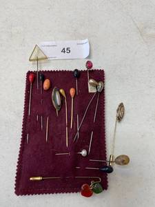 lot 45 image: Antique and vintage hairpins