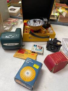 lot 50 image: Camera and Accessories lot, brownie Hawkeye flash, brownie camera and more