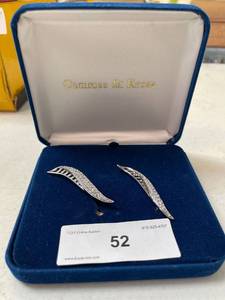 lot 52 image: Camrose and Kross leaf pins with case