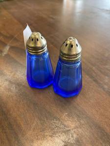 lot 63 image: cobalt Blue vintage salt and pepper shakers