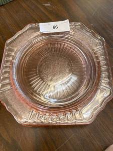 lot 66 image: Pink depression Mayfair square plates, QTY 4