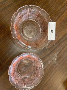 lot 68 image: Small cherry blossom depression glass bowls