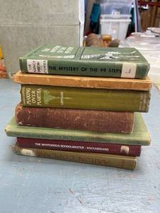 lot 88 image: Miscellaneous hardback books, see pictures for titles