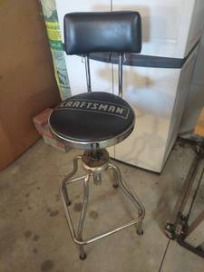 lot 1034 image: Craftsman black vinyl swivel shop stool